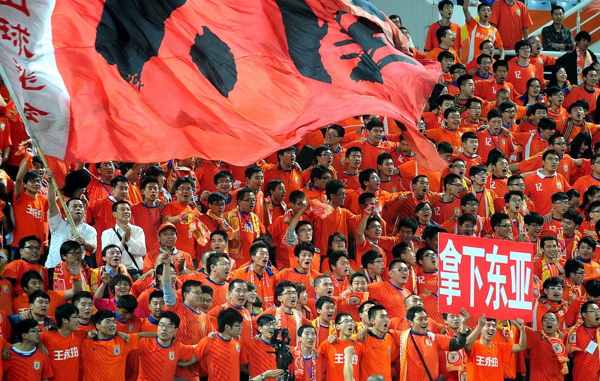 关于国内足球联赛再战，强强对决尽显激情的信息